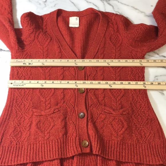 Far Away From Close Red Cable Knit Cardigan Sweater Womens Small V Neck High Low - Picture 9 of 11